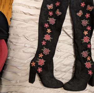 Chinese laundry embroidered thigh high boots. Worn once. Size 8.